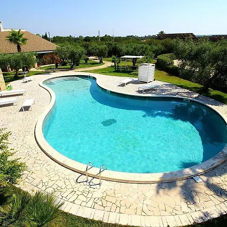 Usciglio - & Pool 3* Sanarica